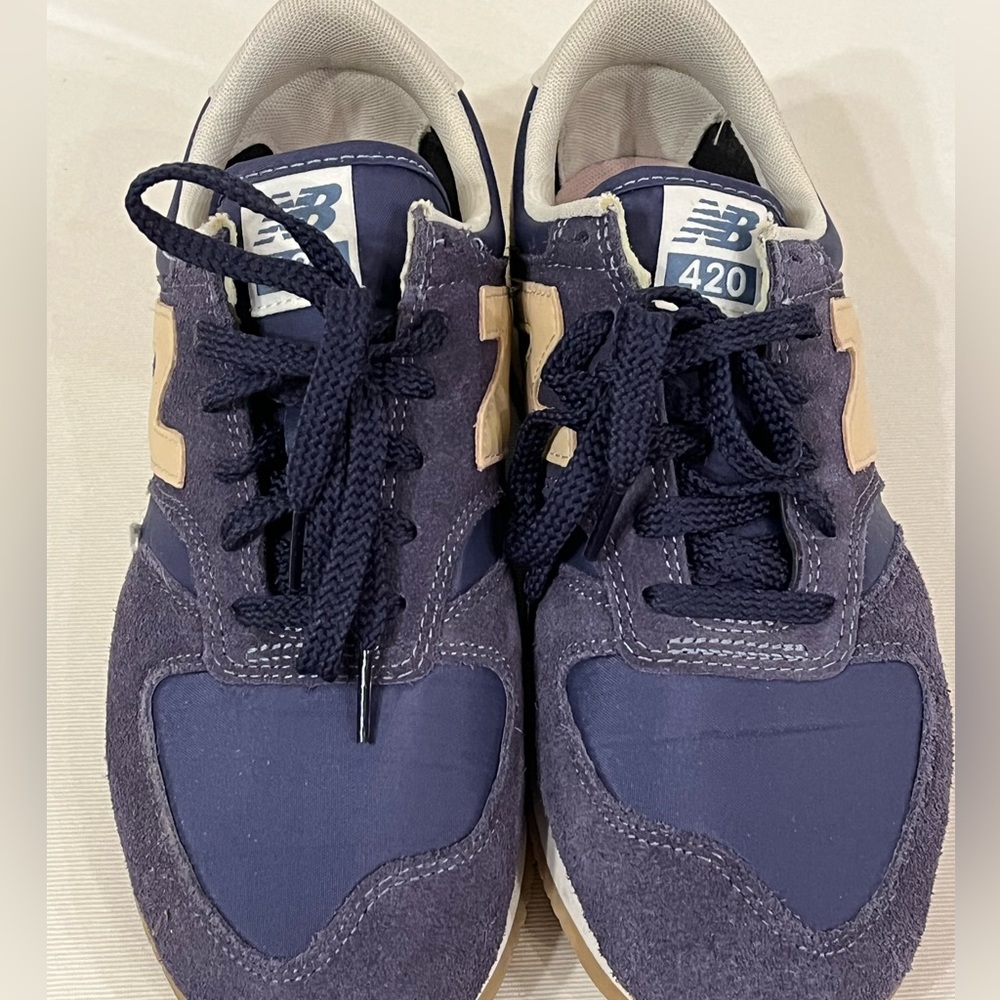 New Balance 420 size 8.5 Women